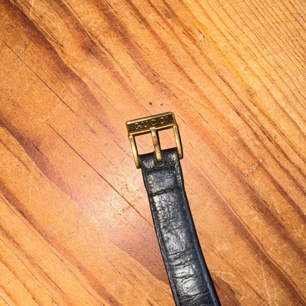 Gucci Men's Watch with Black Strap and Gold Accents - Picture 6 of 6
